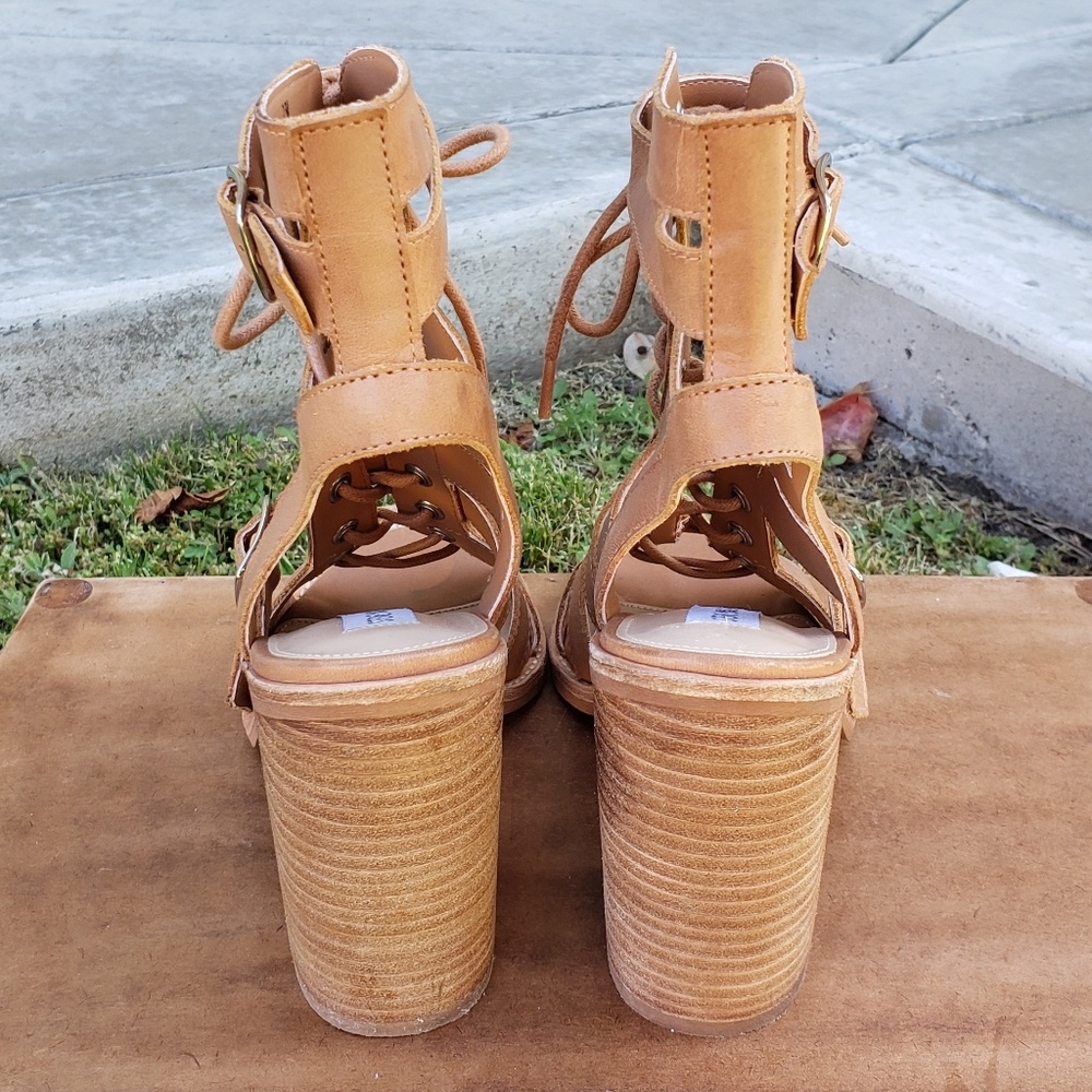 Edgy Cool Steve Madden Caged Sandals - Picture 4 of 8